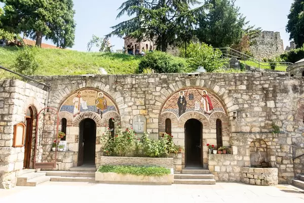 Die alte orthodoxe Kirche der Heiligen Petka in Kalemegdan-Festung in Belgrad