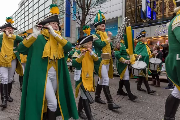 Die EhrenGarde beim Defilee - Kölner Karneval 2018