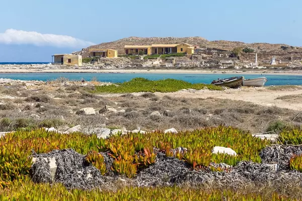 Die fast unbewohnte Insel Delos bei Mykonos: wichtige archäologische Stätte und Weltkulturerbe