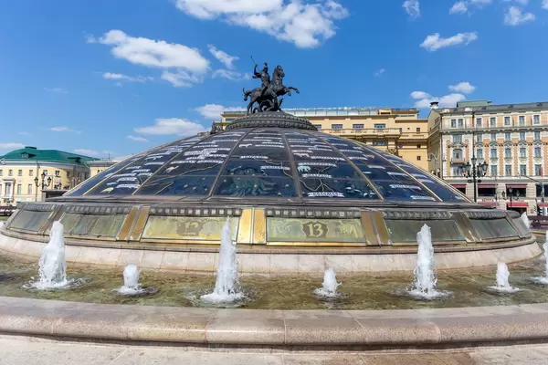Die Fontäne World Clock Fountain in Moskau