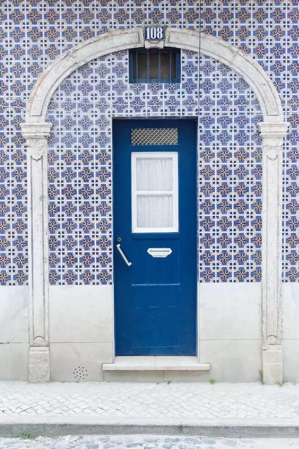 Die für Lissabon typischen blauen Türen