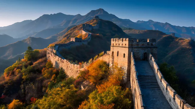 Die Große Mauer im bunten Herbstkleid