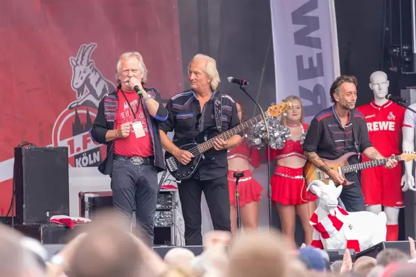 Die Höhner singen die 1. FC Köln Hymne