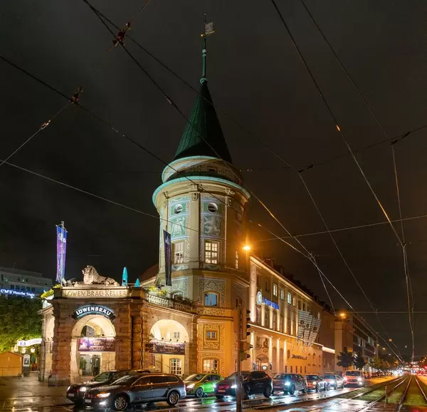 Die Löwenbräu Brauerei in München, Deutschland. Nachtaufnahme