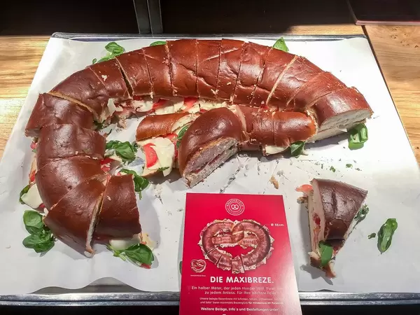 Die Maxibreze - ein halber Meter Breze der jeden Hunger stillt