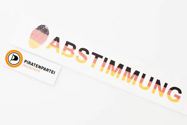 Die Piratenpartei bei der Bundestagswahl 2021. "Abstimmung" in den Farben der deutschen Flagge