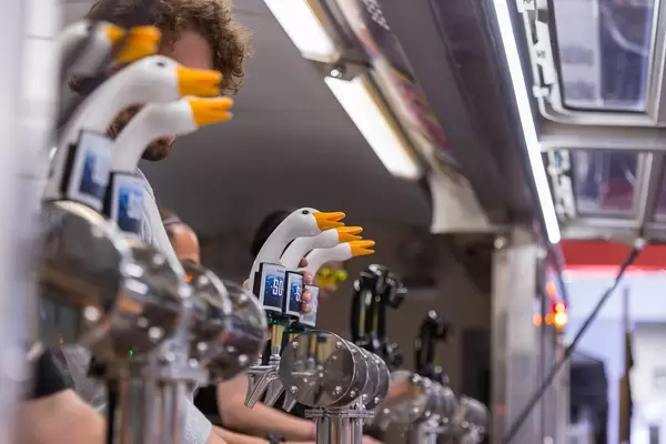 Die spezielle Bierzapfanlagen der legendären amerikanischen Craft Bier Goose Island in Form einer Gans