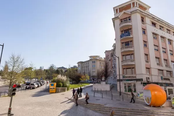 Die Straße Rua Marquês da Fronteira in Lissabon, Portugal