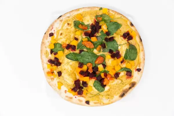 Die Yoga-Pizza Vegan von Followfood ist yogisch vegan und ihr Belag spiegelt die Philosophie des Ayurveda wieder, in jeder Mahlzeit alle sechs Geschmacksrichtungen (Rasas) zu kombinieren