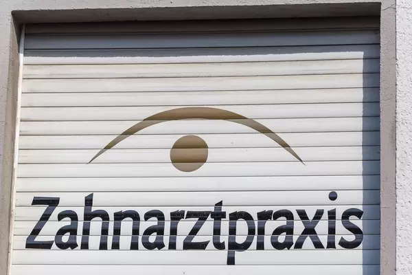 Die Zahnarztpraxis hat heute geschlossen