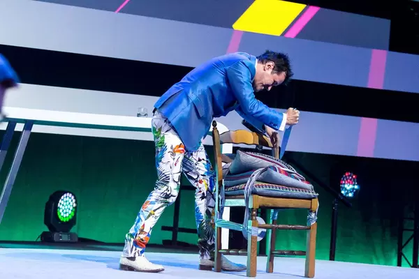 Diemar Dahmen, creative consultant with a stage show holding a knife in his hands