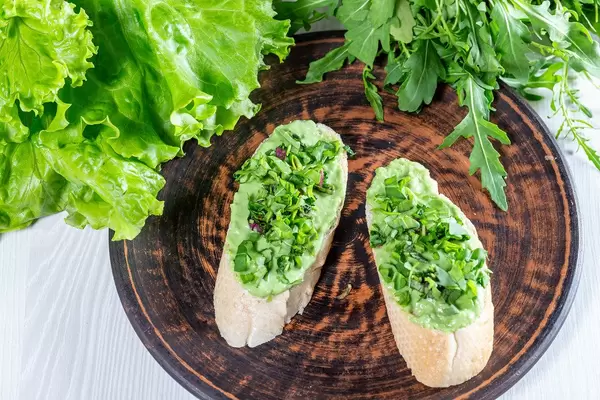 Diet breakfast - sandwiches with avocado guacamole (Flip 2019)