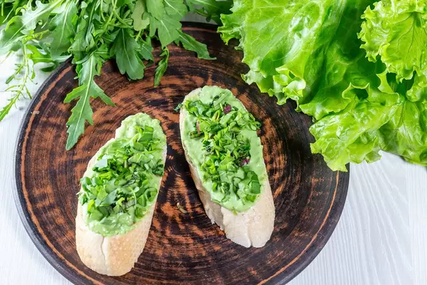 Diet breakfast - sandwiches with avocado guacamole