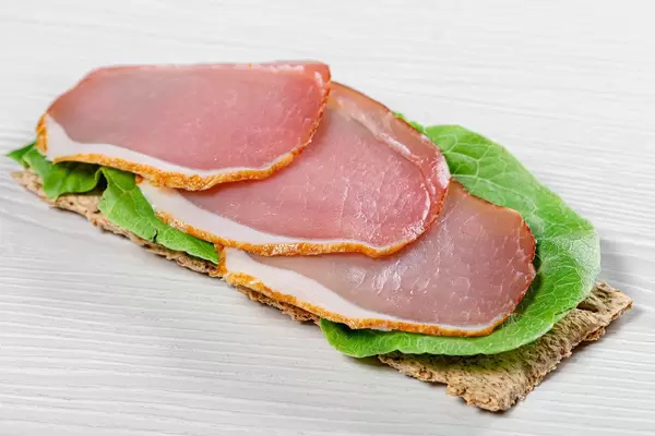 Diet sandwich with Romaine lettuce and ham (Flip 2019)