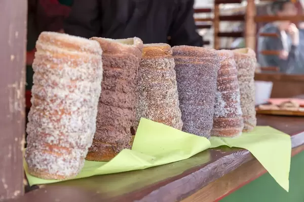 Different kinds of Kürtőskalács spit cake