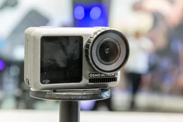 Digital DJI Osmo action camera, waterproofed, for 4K HDR-Video and with two screens