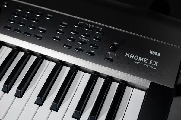 Digital music keyboard Korg Krome EX model