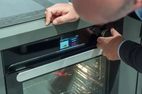 Digitales Backofen mit verschiedenen Programmen, u.a. für Lachs