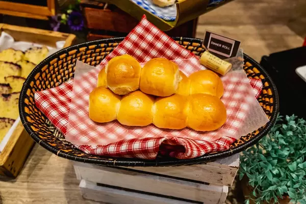 Dinner roll on wooden basket with table cloth