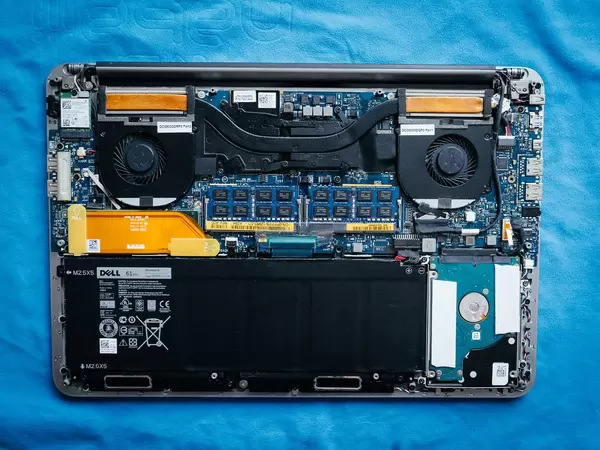 Disassembled Laptop / Auseinandergebauter Laptop