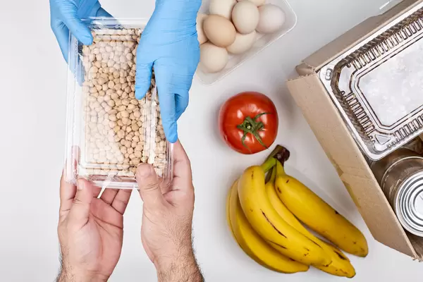 Distribution of food to the homeless