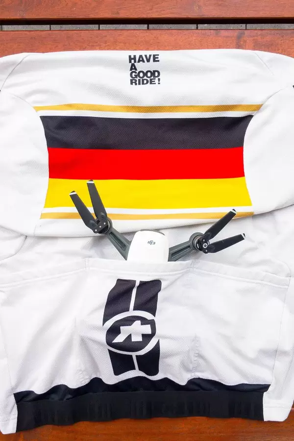 DJI Spark in ASOS-Fahrradtrikot (Deutschland)