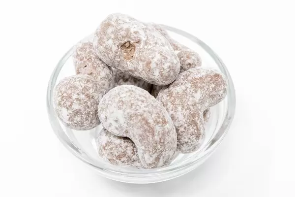 dm Bio - feine Nougat Cashews in Schälchen