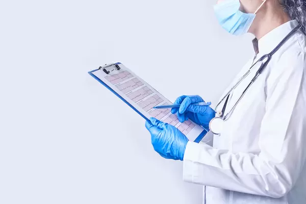 doctor check heart rate and pulse of patient