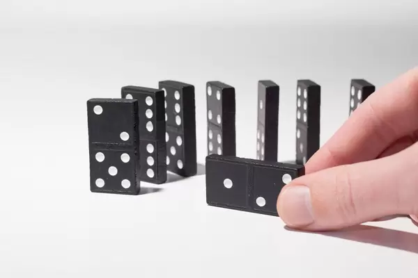 Domino stacking