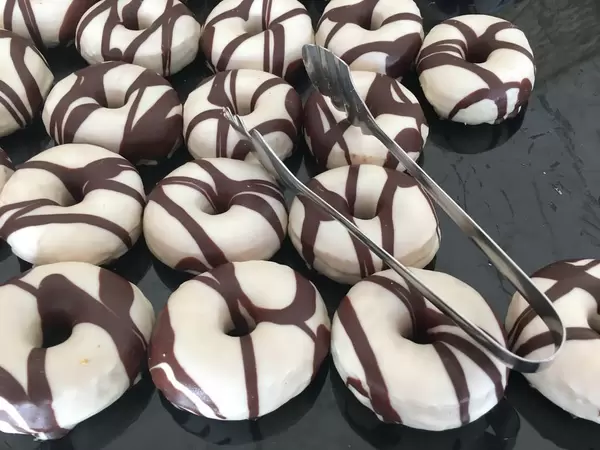 Donuts: Black and White