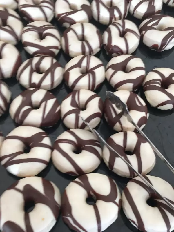 Donuts mit Schokoglasur