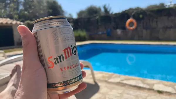 Dose San Miguel am Poool