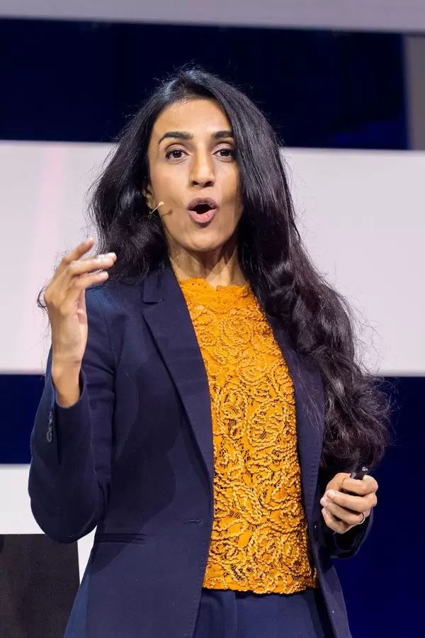 Dr Ayesha Khanna über künstliche Intelligenz auf der Digital X in Köln