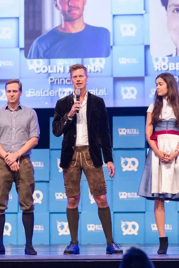 Dr. Christian Saller hält Rede - mit Laura Grimmelmann und Christopher Steinau