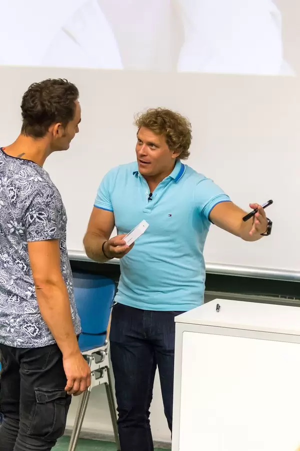 Dr. Julian Hosp erklärt anschaulich die Kryptowelt