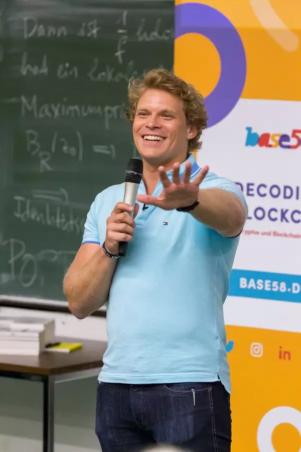 Dr. Julian Hosp giving a Crypto Presentation