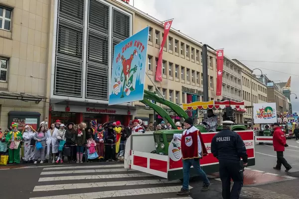 D'r Zoch Kütt - Bagger beim Rosenmontagszug - Kölner Karneval 2018