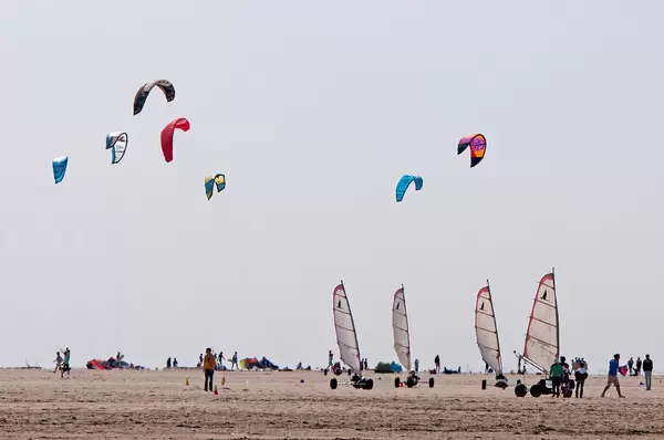 Drachenflieger und Kitebuggy in den Niederlanden (Renesse)