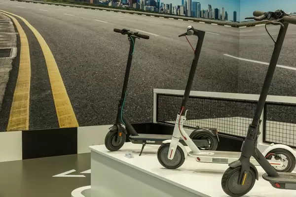 Drei E-Scooter: Mi Elektro-Scooter M365 von Xiaomi