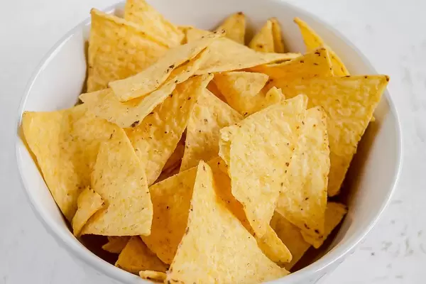 Dreiecke Maischips als Snack