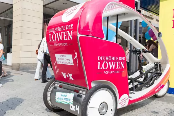Dreirad mit Werbung für das Pop-up-Store Die Höhle der Löwen