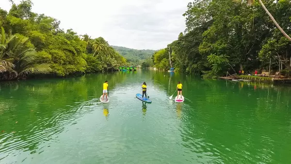 Drohnen Aufnahme vom Standup Paddling in einem Fluss der Palawan Inseln (Flip 2019)