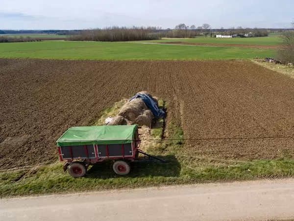 Drohnenfoto eines bestellten Felds