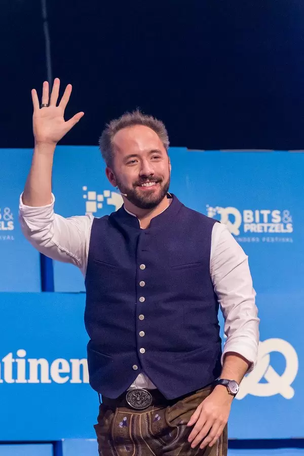 Dropbox Gründer Drew Houston nach seinem Interview auf der Hauptbühne von Bits & Pretzels in München