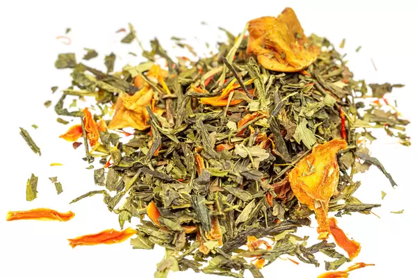 Dry green tea with saffron petals and dried fruits