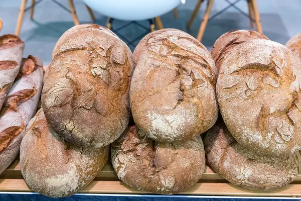 Dunkles Brot aus 100% Dinkel von Harry Bäcker