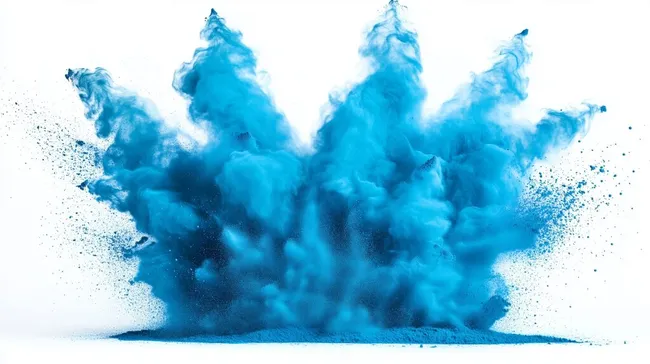 Dynamische Wolke aus azurblauem Pulver