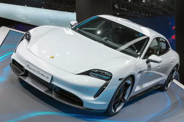 E-Auto von Porsche: Elektro-Sportwagen Taycan Turbo S