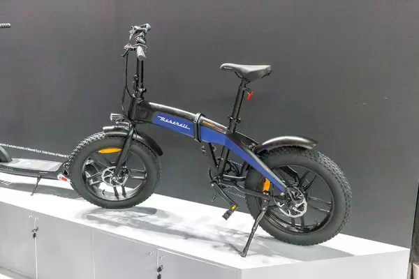 E-Bike: Elektrofahrrad und Rennrad von Maserati