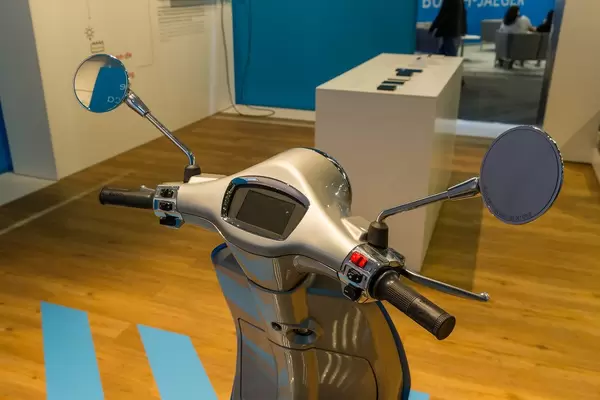 E-Mobilty: electric motor scooter Vespa Elettrica by Piaggio